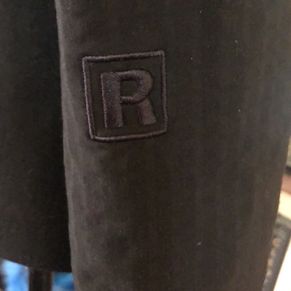 patagonia Lg M's quilted hooded jacket. Used yet very good condition. - Picture 4 of 7